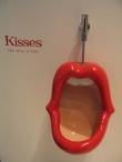 The sexy urinal, Kisses