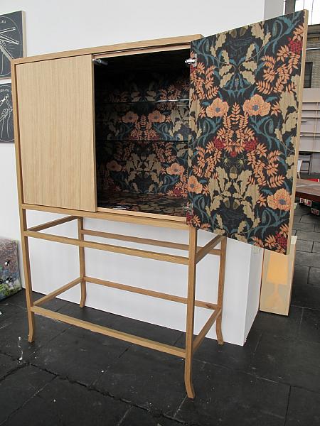 MDF with printed oak veneer by Fermetti & Os-kar with graphics from Vliegend Hert