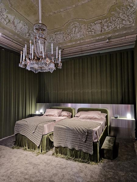 Tinder Room